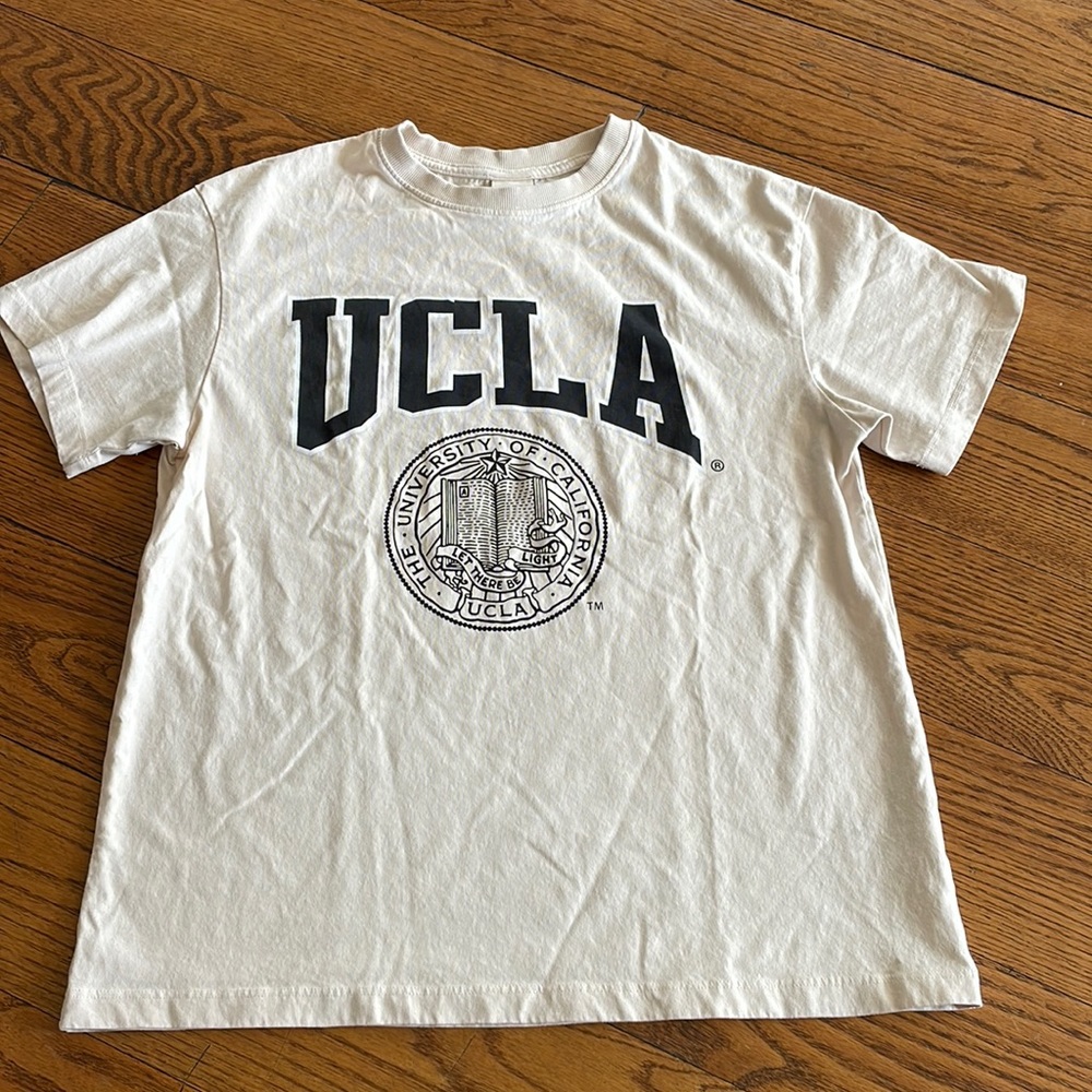 H&M cream colored comfortable fitted short sleeve tee shirt